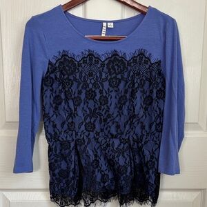 ELLE Blue 3/4 sleeve black lace overlay blouse sz Medium round neck cotton modal